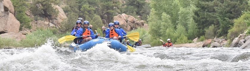 large high-resolution white-water rafting photo, click to zoom in